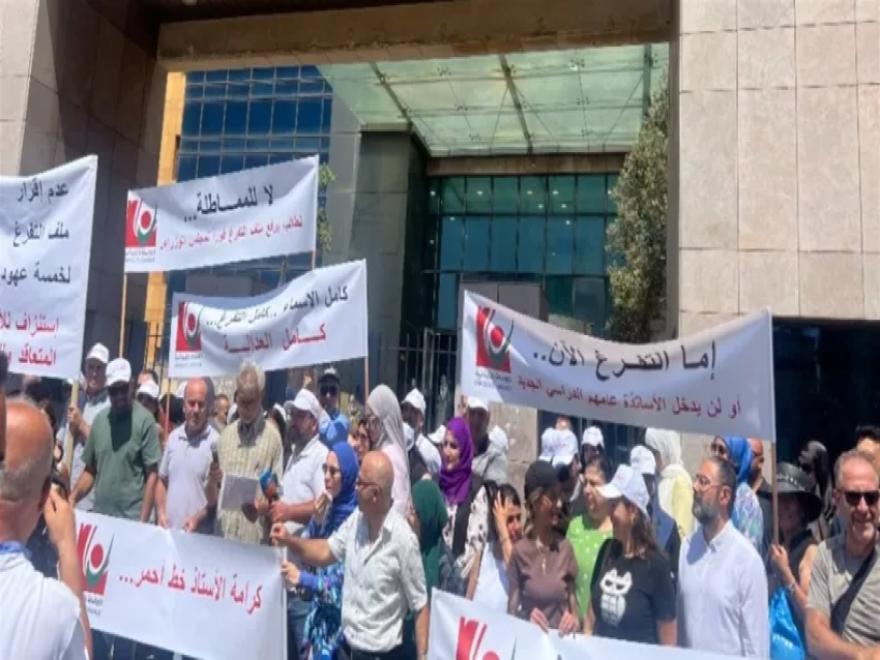 اعتصام للأساتذة المتعاقدين مع الجامعة اللبنانية أمام السراي الحكومي للمطالبة بإقرار التفرغ