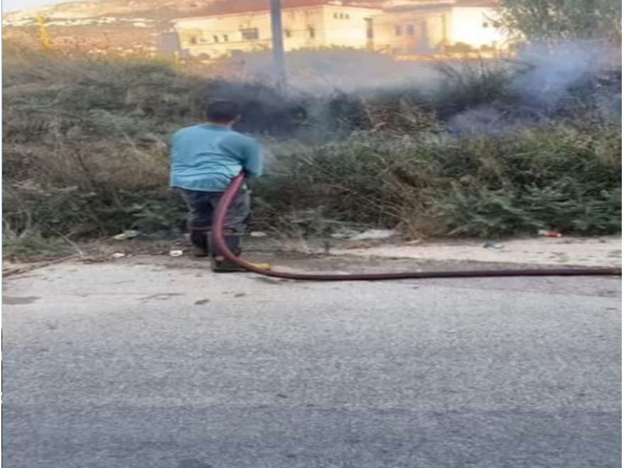 بالفيديو: إخماد حريق أعشاب بالقرب من المسبح العسكري_عرمان