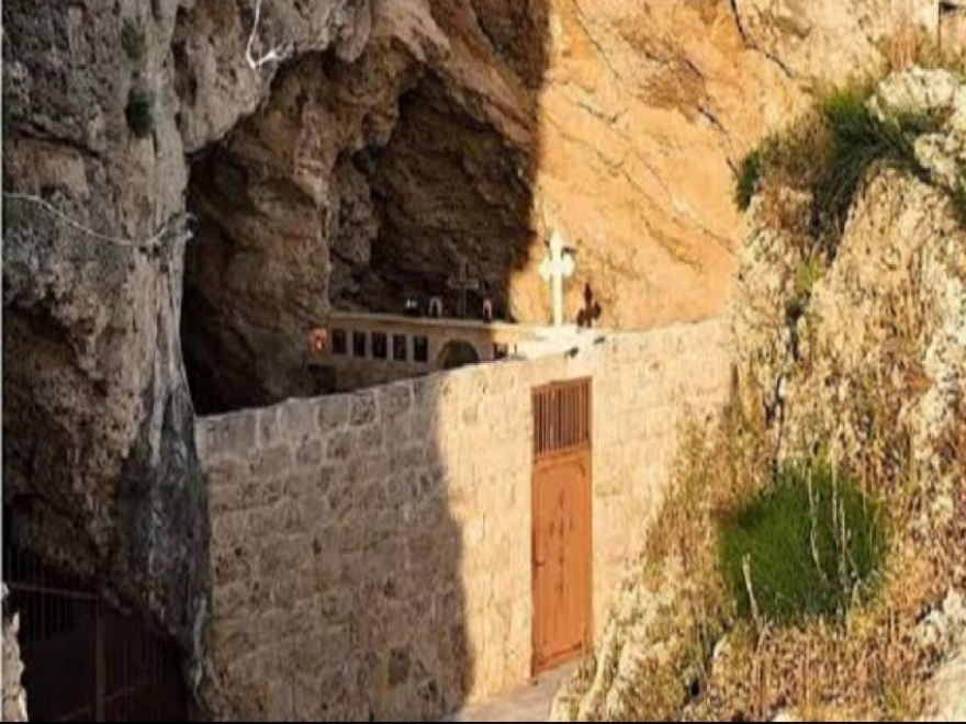 مجهولون اقتحموا دير مار يوحنا فم الذهب الاثري في كوبا البترونية وحطموا محتوياته وسرقوا كابلات الكهرباء