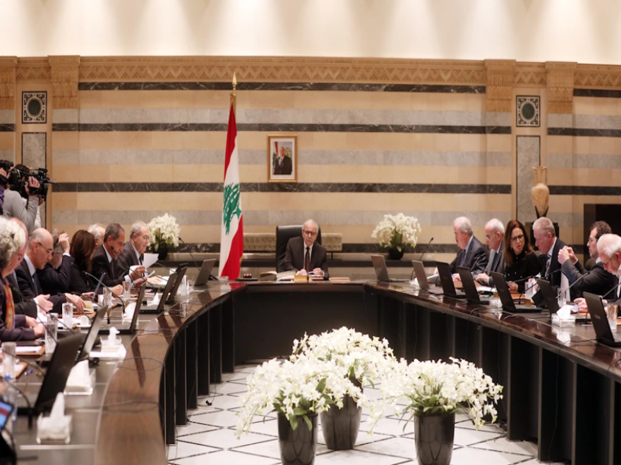 الأخبار _ 105 أضعاف ما يتقاضاه العاملون في القطاع العام: رواتب خيالية لأعضاء الهيئات الناظمة