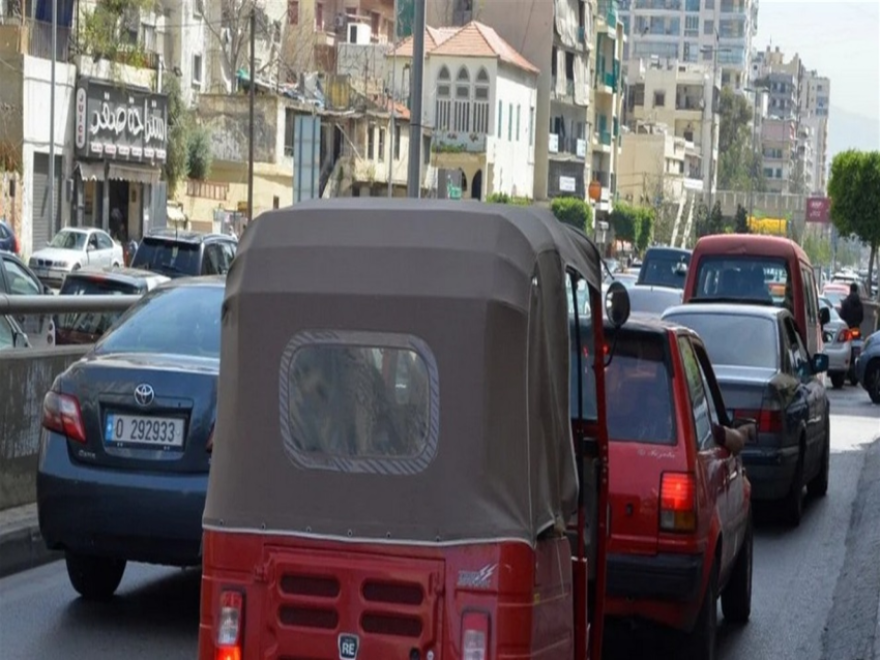 سائق توك توك يخطف ويسلب سورية في البقاع