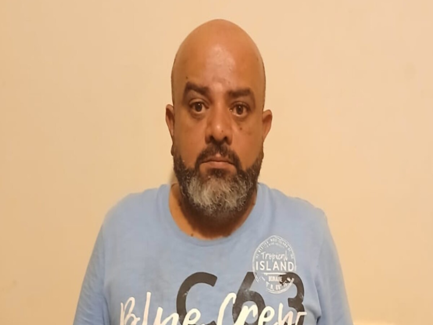 قوى الأمن عممت صورة موقوف بجرم نصب واحتيال أَوهم ضحاياه بتأمين تأشيرات سفر 