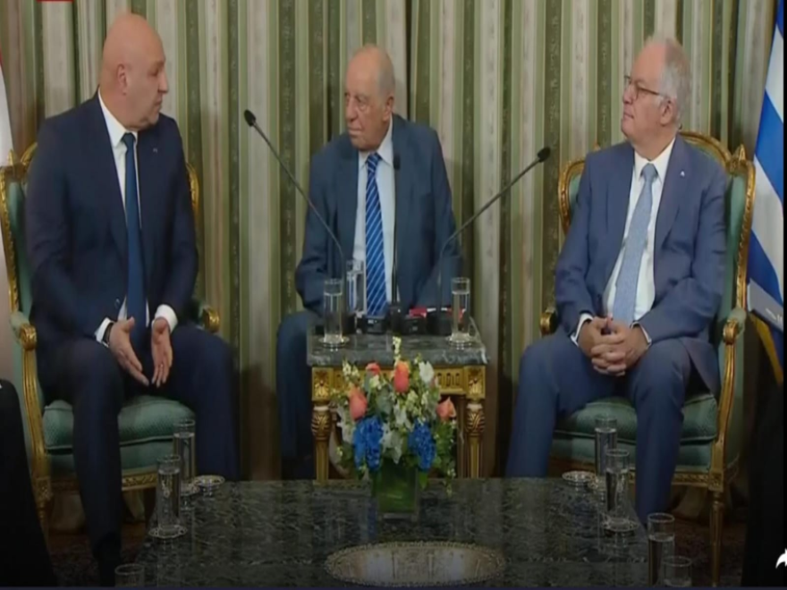 الرئيس عون وضع إكليلًا من الزهر على نصب الجندي المجهول في اليونان