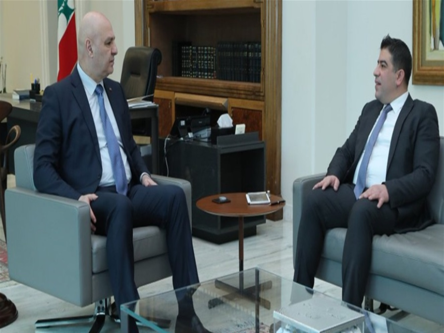  بحث  رئيس الجمهورية العماد جوزاف عون في العلاقات اللبنانية - السورية ، مع القائم بالأعمال بالوكالة في السفارة اللبنانية في دمشق طلال ضاهر.