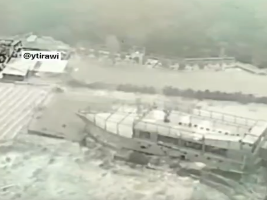 بالفيديو: العدو يفجر مطعم 