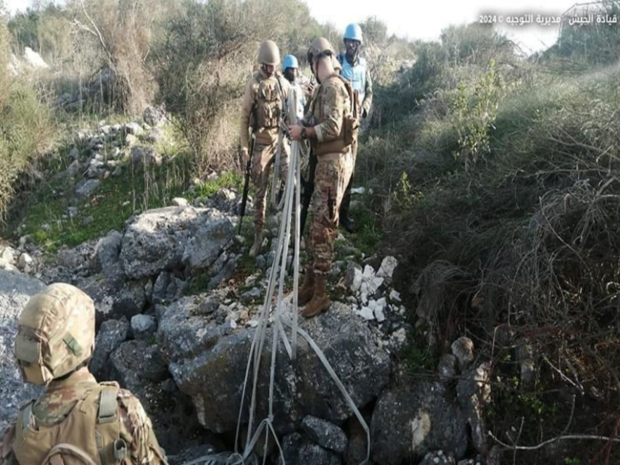 الجيش اللبناني: العثور على 5 خراطيم تُستعمل لضخّ مواد حارقة ممدودة من قبل العدو الإسرائيلي إلى الأراضي اللبنانية