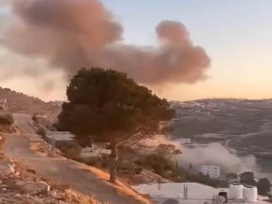 بالفيديو: لحظة سقوط الصاروخ اليمني قرب تجمع مستوطنات 