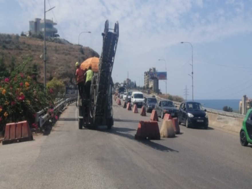 أشغال وأعمال تزفيت على المسلك الشرقي لجسر البالما- طرابلس تسبب ازدحامًا مروريًا