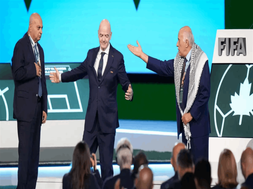 مصافحة فاشلة على منصة 
