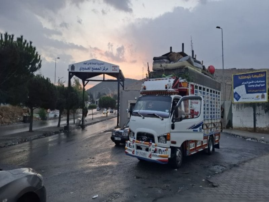 نحو 400 نازح يغادرون لبنان باتجاه سوريا