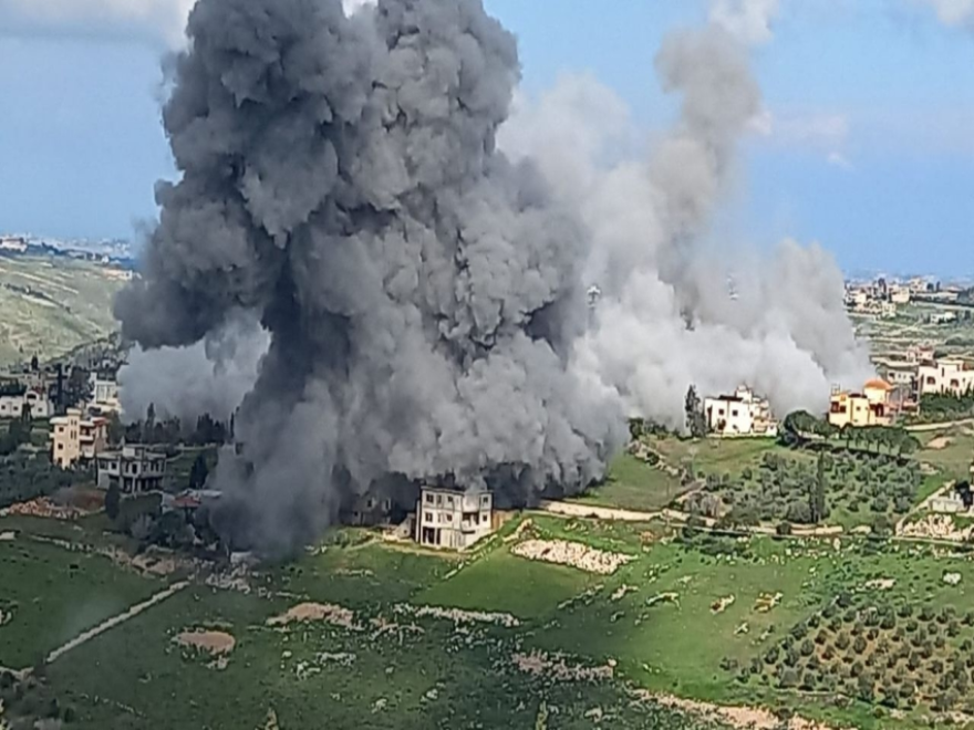 غارة تستهدف مسجد بلدة بيوت السياد واخرى على منطقة بين الحلوسية وديرقانون النهر