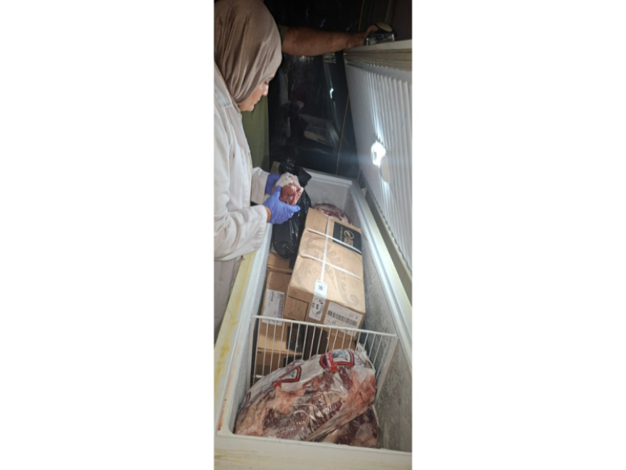 محافظ بيروت يقفل مستودعاً للحوم بالشمع الأحمر بعد التبليغ عن حالات تسمّم غذائي