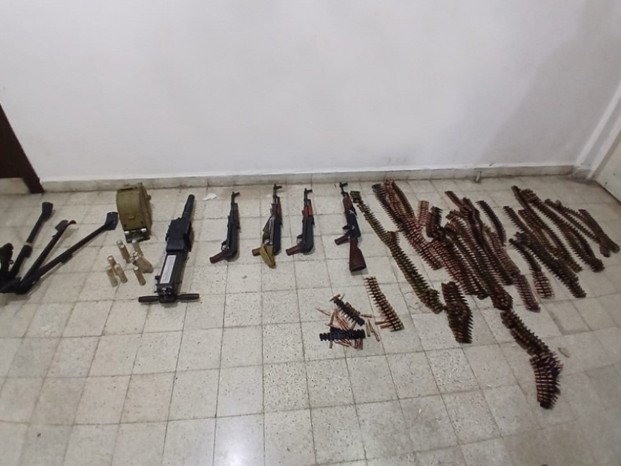 الجيش: توقيف شخصين في عيحا لحيازتهما أسلحة وذخائر حربية وآخر في الصفرا لتعاطيه المخدّرات وترويجها