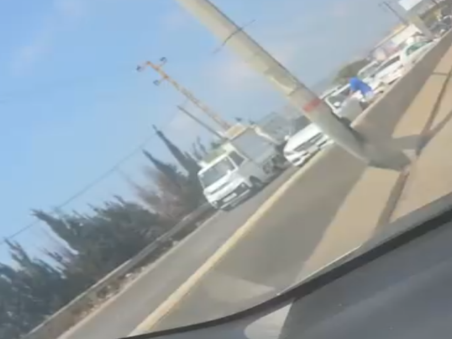 بالفيديو: حادث سير على اوتوستراد البترون باتجاه بيروت