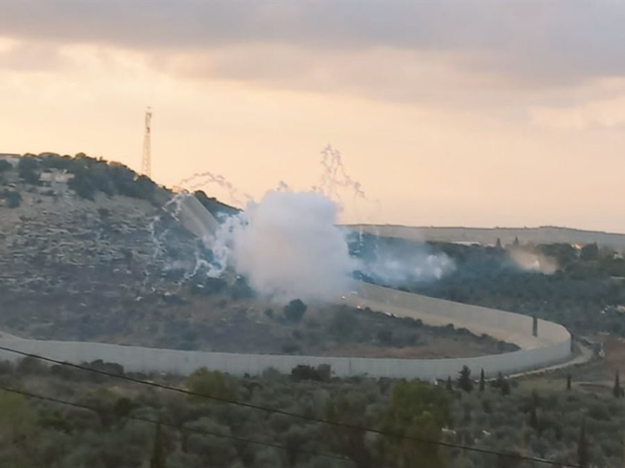 مدفعية العدو  تستهدف بلدتي عيترون وبليدا و قصف فوسفوري على ميس الجبل