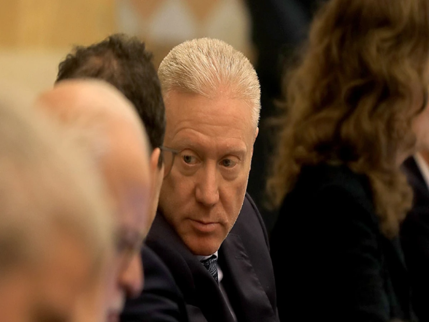 ثلاثة ديبلوماسيين رفضوا استلام بعثاتهم