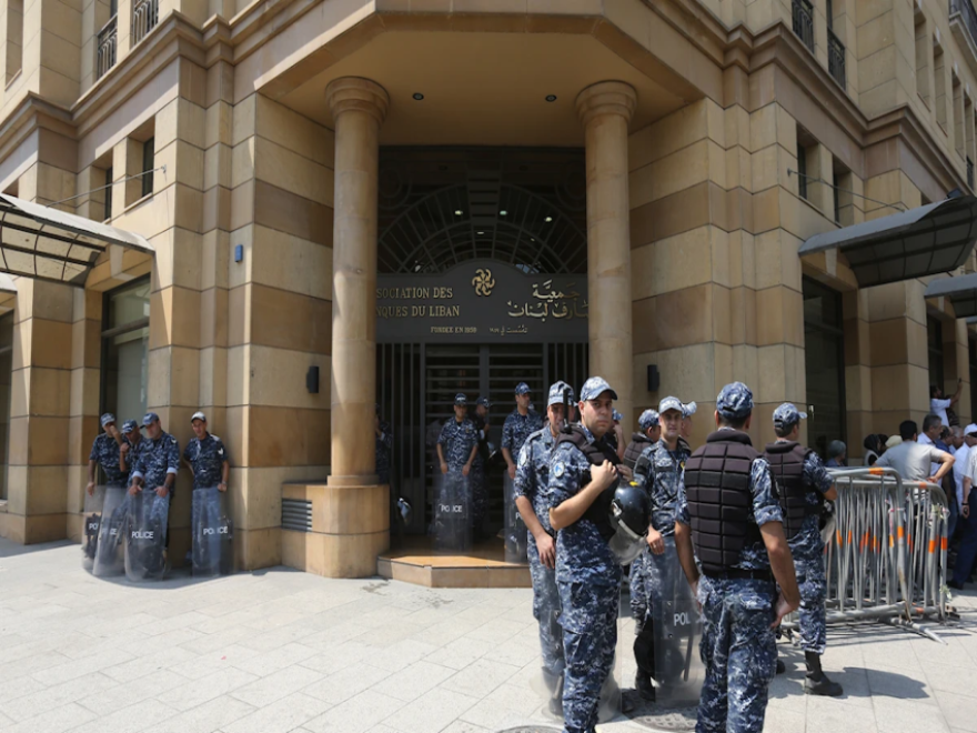 الأخبار _ ما تداعيات قرار «المركزي السوري» على المصارف اللبنانية؟